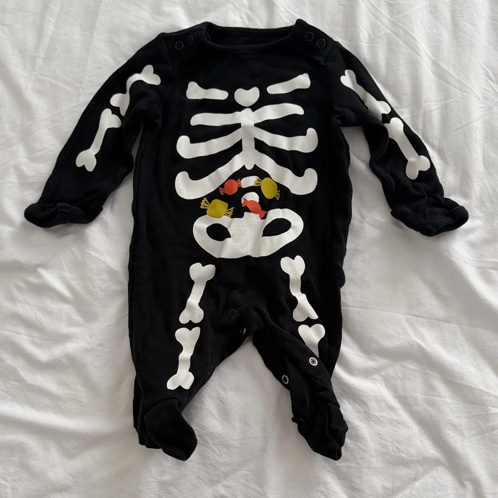 Carter's Black Skeleton Halloween Footie baby 0-3 months